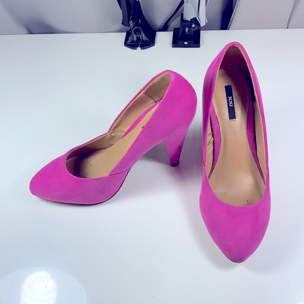 Hot pink pumps
